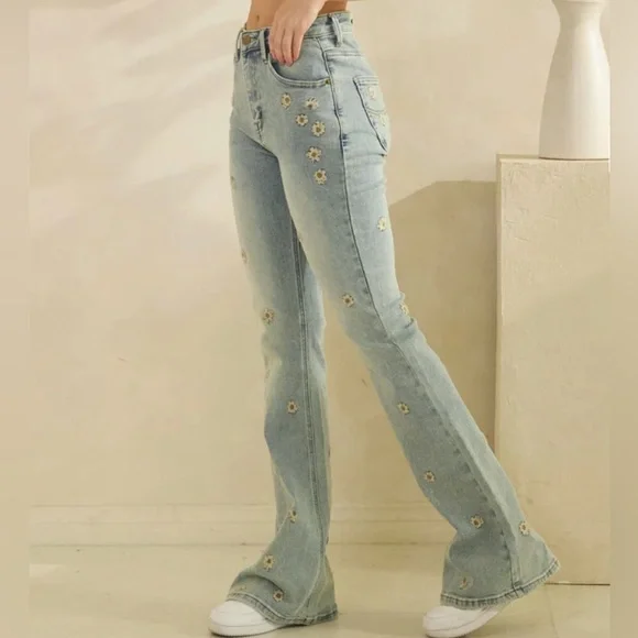 Oli & Hali Floral Embroidered Light Blue Jeans - Picture 2 of 9
